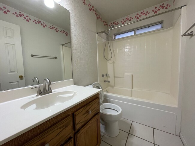 Building Photo - 360 Virtual Tour Available