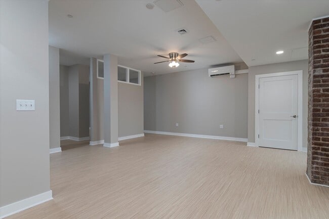 Building Photo - Putnam Block Winslow – One-Bedroom $1,900 ...