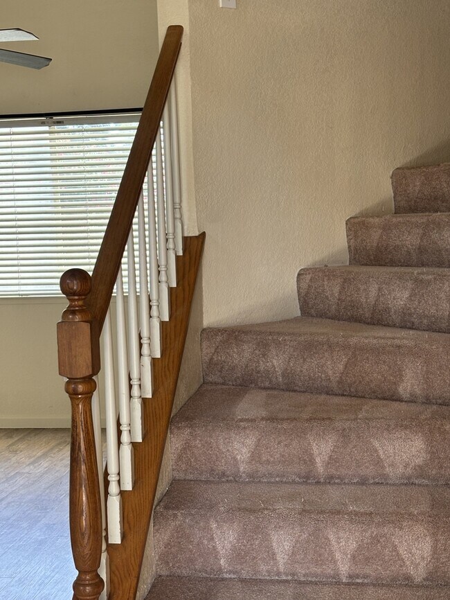 Building Photo - Modesto 4 Bedroom 2.5 Bathroom Home