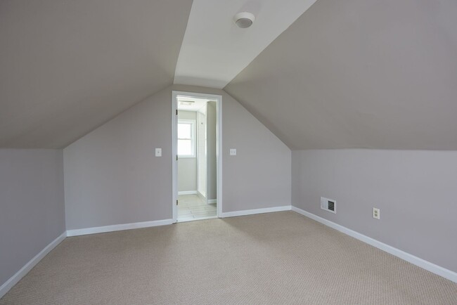 Building Photo - Charming 3BR/2BADetached Bungalow Blocks to the Arboretum is Move-in Ready!