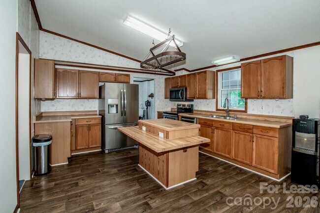 Building Photo - 447 Kemp Rd