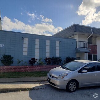 Building Photo - 2 bedroom 1 bath NEWLY RENOVATED CONDO "NE...