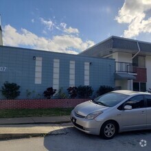 Building Photo - 2 bedroom 1 bath NEWLY RENOVATED CONDO "NE...