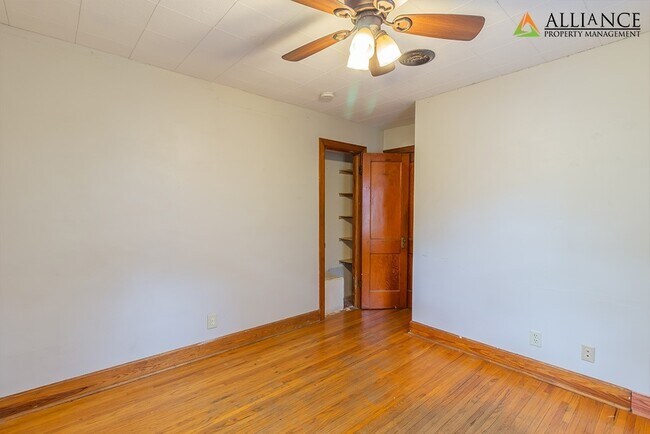 Building Photo - 729 Thurston St