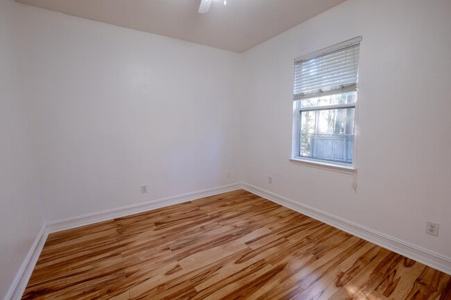Building Photo - 3510 Gardenview Way