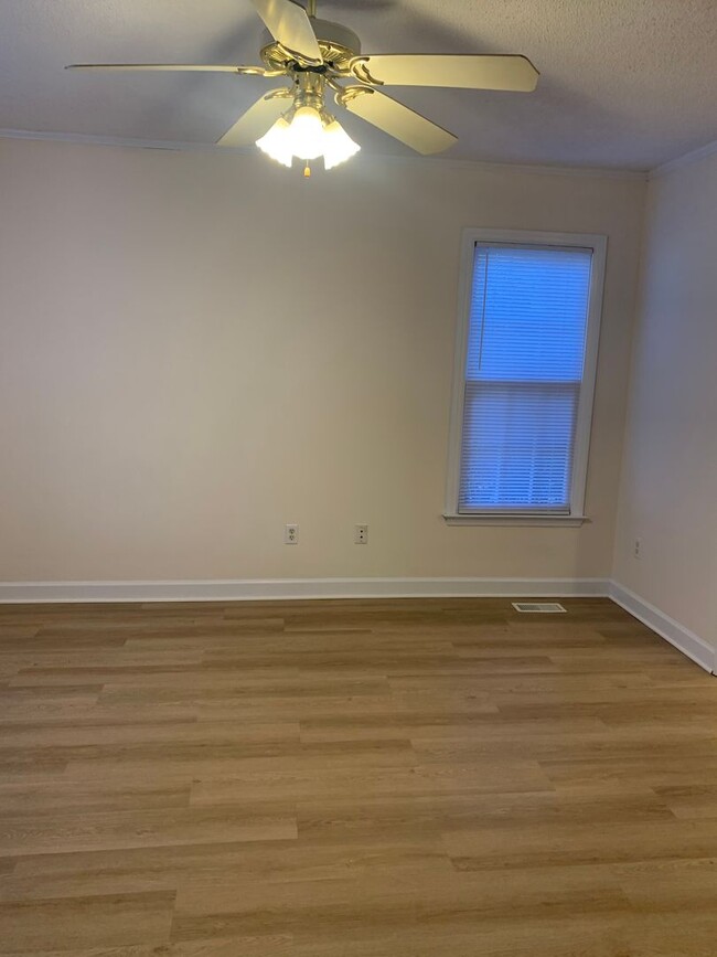 Building Photo - MOVE IN TODAY WITH NEW RENT AMOUNT! 717 St...