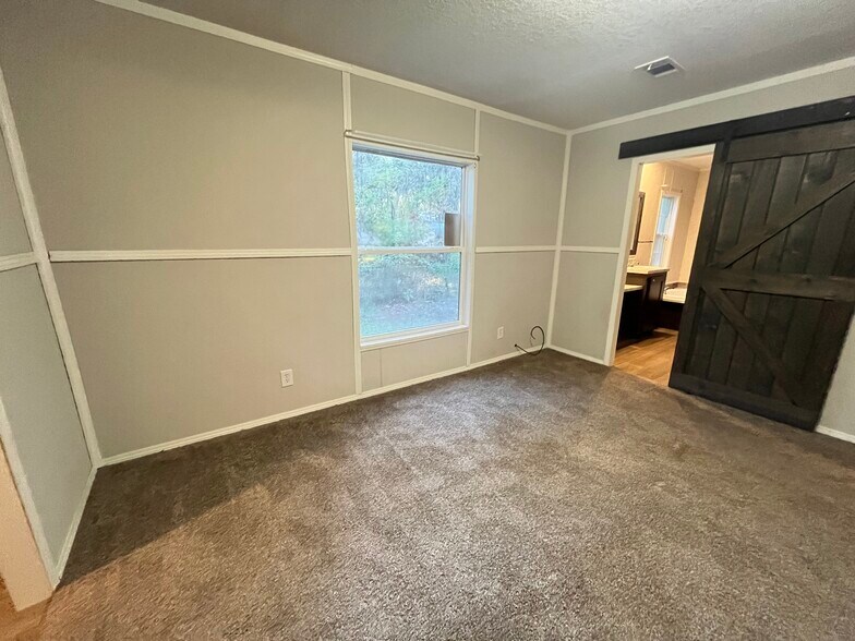 Building Photo - 2243 Limerick Rd