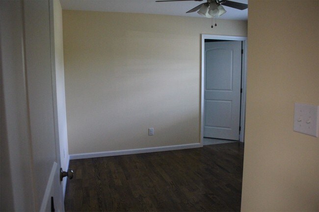 Building Photo - 496 Stage Rd
