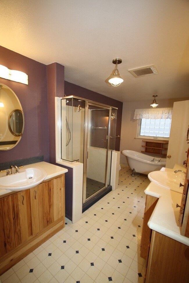 Building Photo - 23827 Chandelle Dr