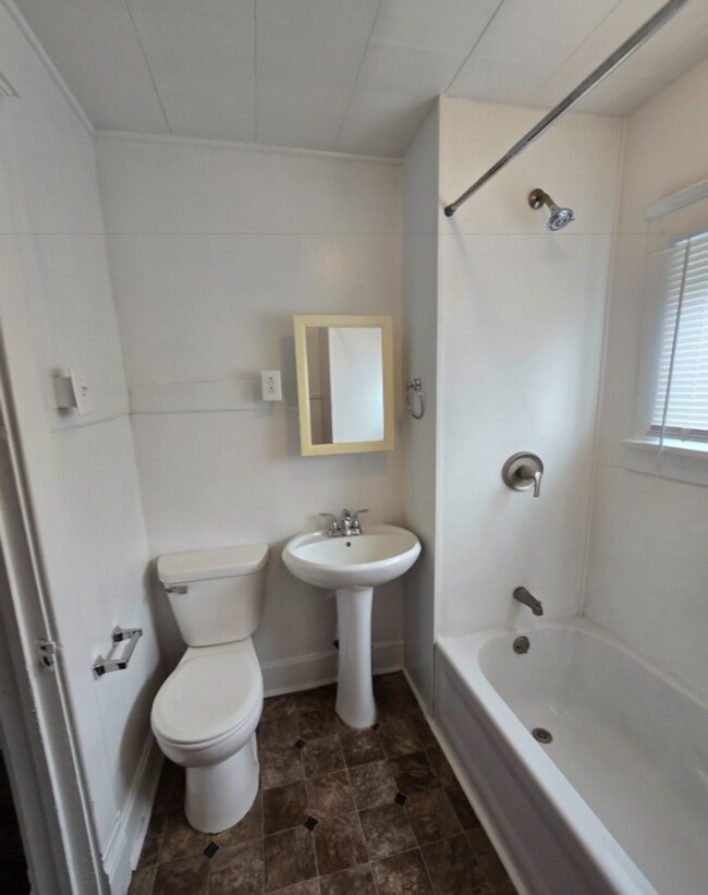 Building Photo - Newly Updated Two Bedroom Near 10th & Sherman