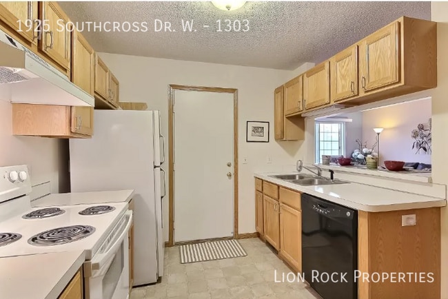 Building Photo - 1925 Southcross Dr W