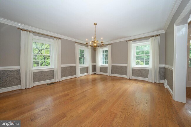 Building Photo - 101 E Brookhaven Rd