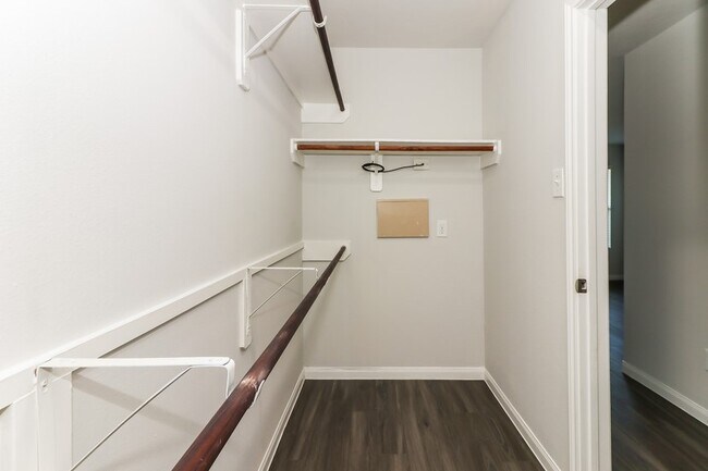 Building Photo - 2519 Montecito Ln