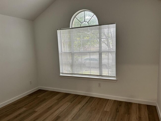 Building Photo - 1506 Cosmos Way