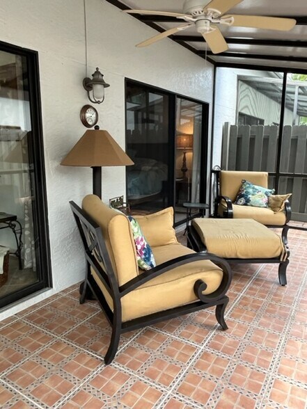 Building Photo - 823 Meadowland Dr
