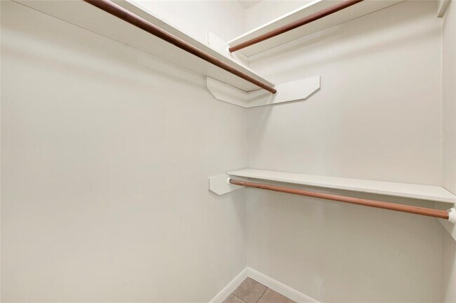 Building Photo - 52 Greentree Ln