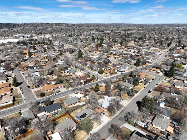 Building Photo - "Spacious 5-Bedroom Gem with 3 Full Baths in Arvada"