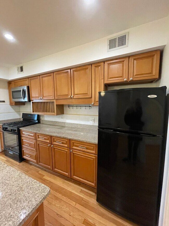 Building Photo - Charming 1928 Row Home for Rent with Modern Amenities — 3 Bedroom 2 Full Bath w/ 2 Half Baths, 2 ...