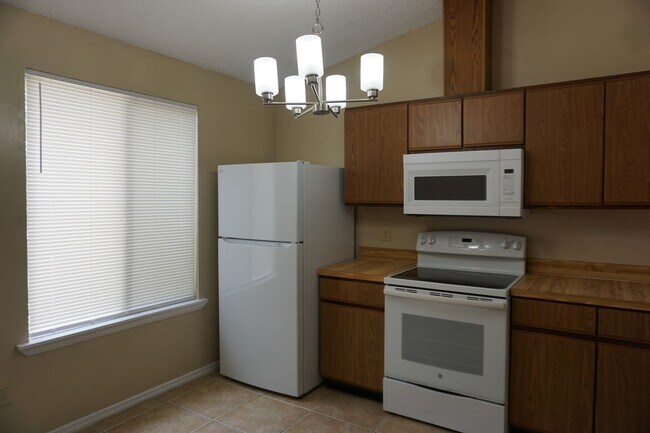 Building Photo - 3 bedroom / 2 bathroom home in Atlantic Beach