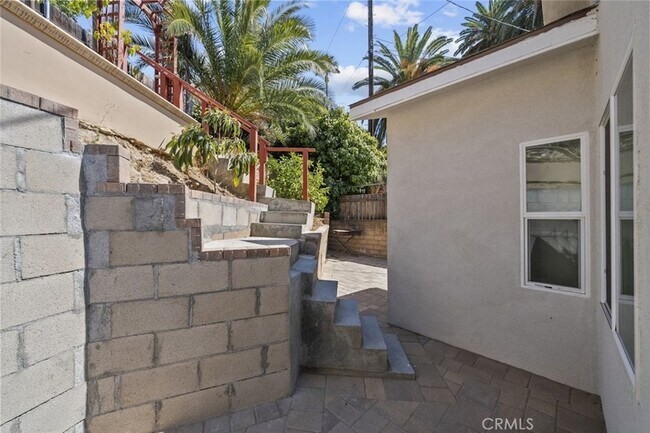 Building Photo - 10801 1/2 Wescott Avenue Unit