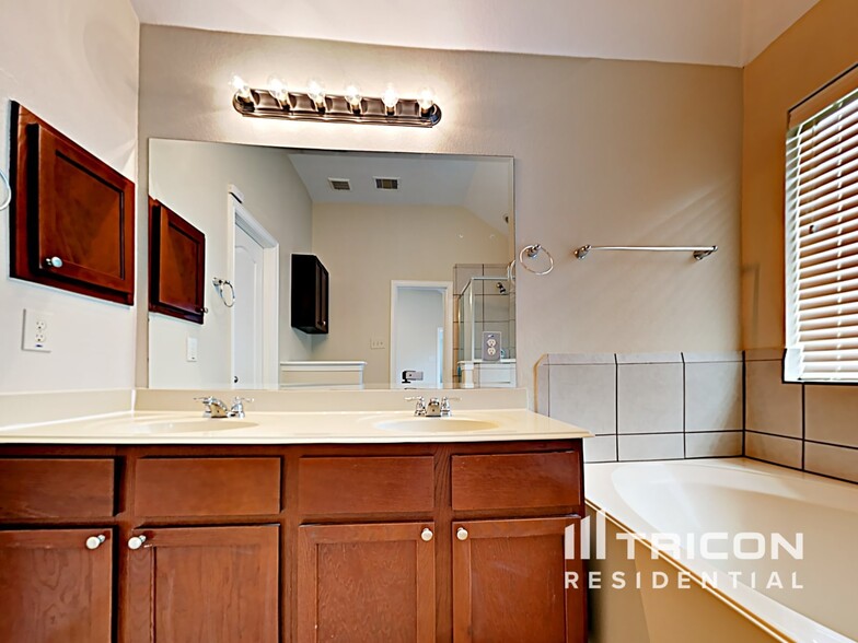 Building Photo - 478 Oak Chase Dr