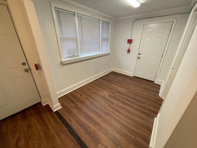 Building Photo - OFFICE SPACE AVAILABLE