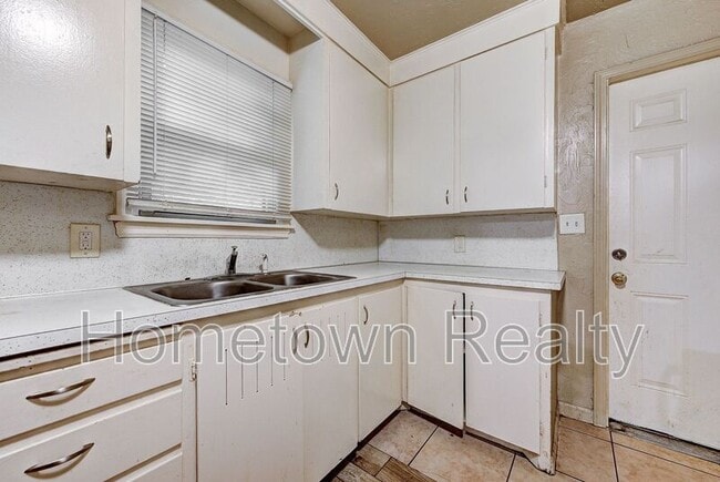 Building Photo - 410 E Steed Dr