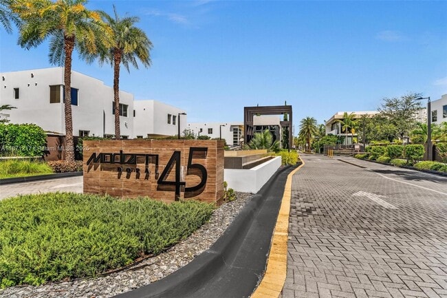 Building Photo - 9870 NW 74th Terrace