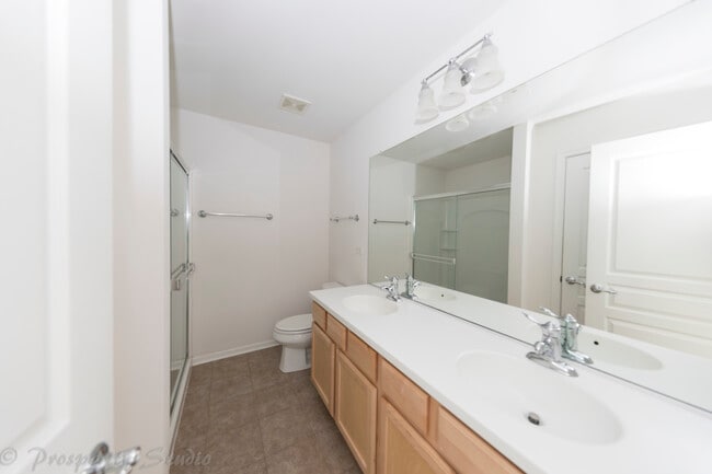 Building Photo - 636 Hawley Dr