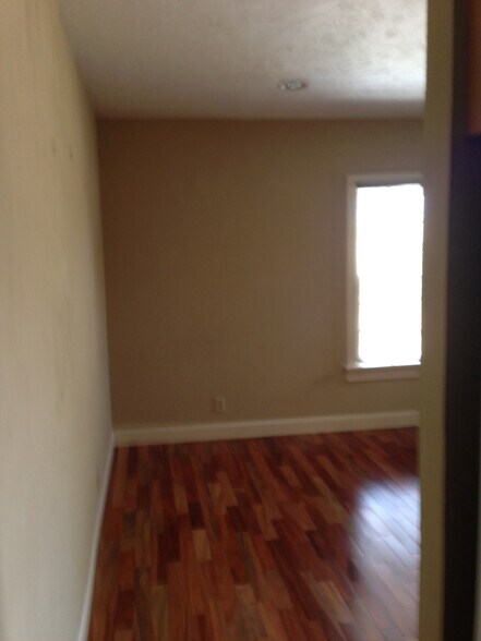 Living room - 731 Jenkins Ave