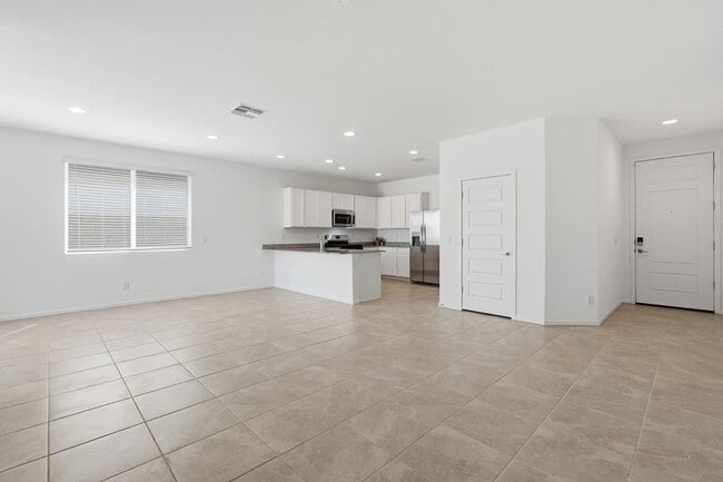 Building Photo - 2440 W Bowker St