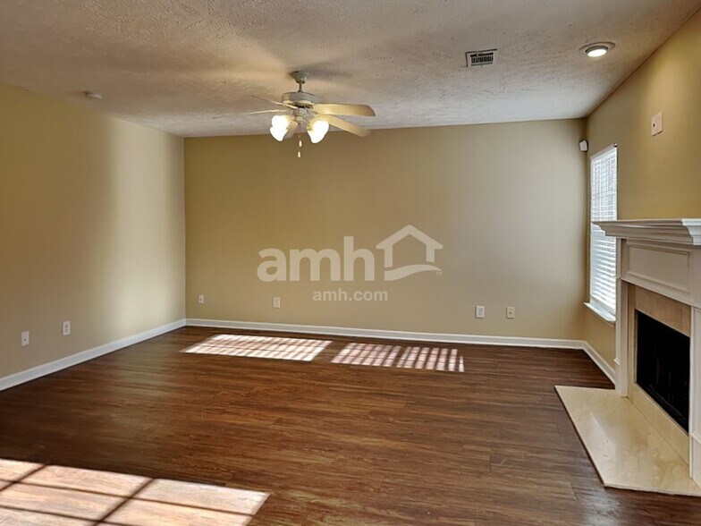 Building Photo - 1361 E Nir Shreibman