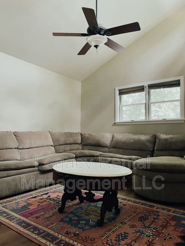 Building Photo - 116 Cheyney Dr