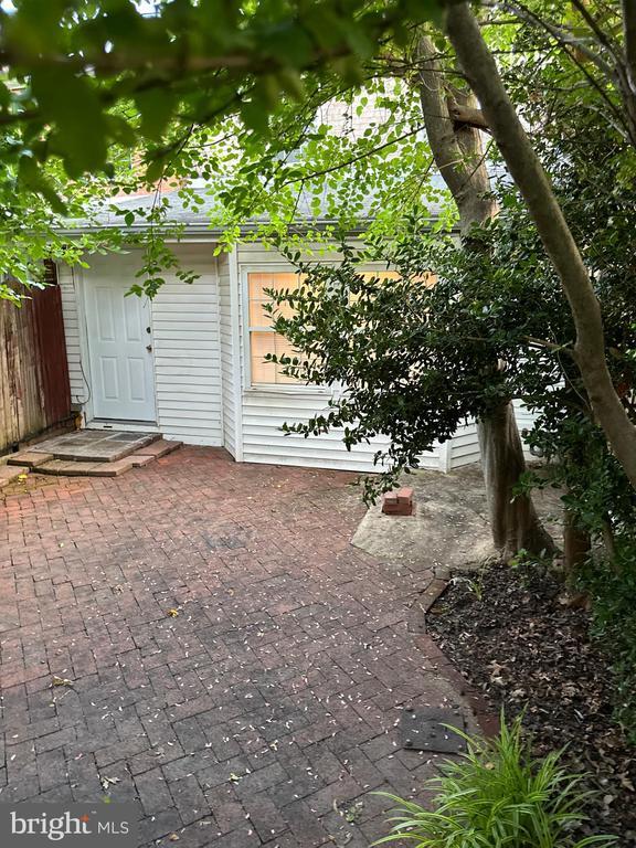 Building Photo - 6521 Gildar St