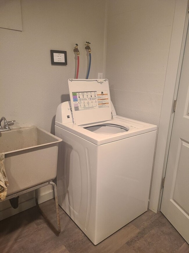 Building Photo - Charming Waterfront Cabin on San Juan Driv...