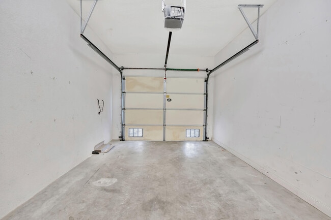 Building Photo - 2873 E Community Dr