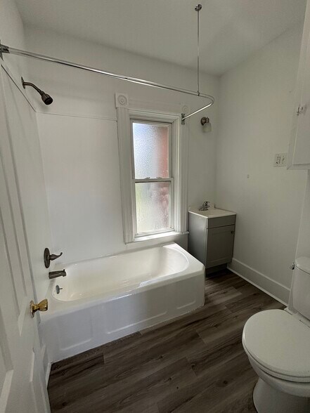 Building Photo - 718 Aetna St