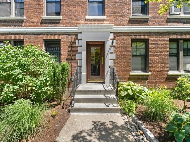 Building Photo - 62 Queensberry St