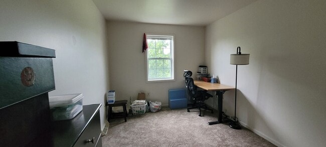 Building Photo - 3 Bedroom 1.5 bathroom townhome-Eastpointe...