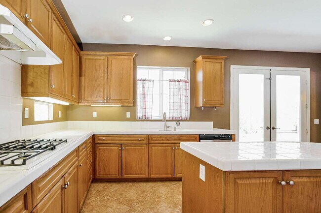 Building Photo - Experience Scenic Luxury in This Spectacular 4-Bed+Office/4-Bath Home Within the Exclusive Sycamo...
