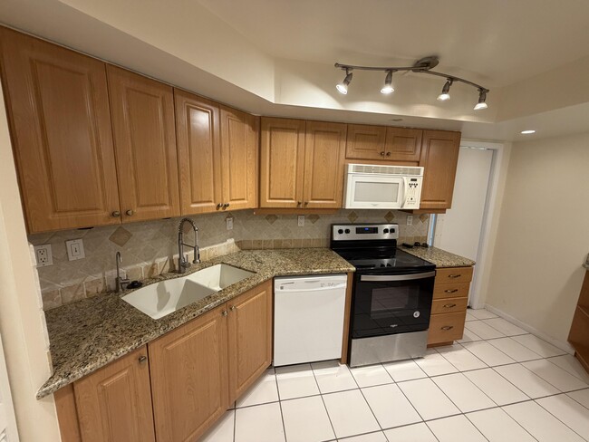 Building Photo - 6463 La Costa Dr