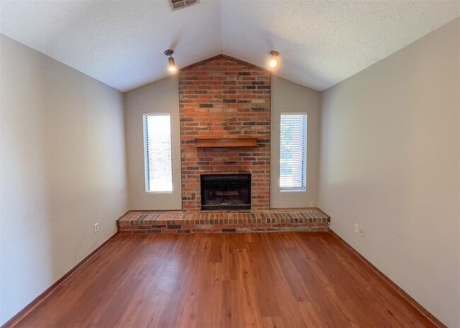 Building Photo - 1303 N Fretz Ave