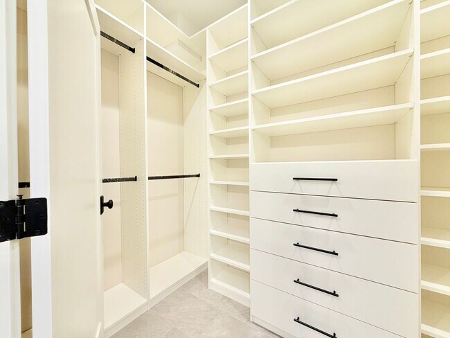 Building Photo - Verdura Street