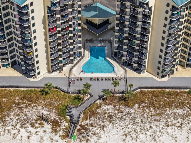 Building Photo - 9850 S Thomas Dr