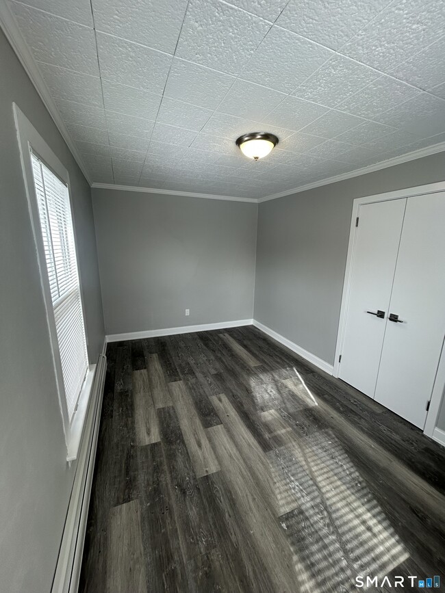 Building Photo - 54 Forest St