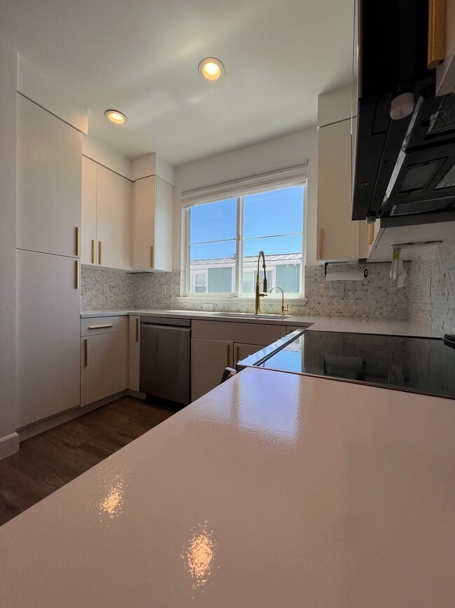 Building Photo - Coastal Living at Pleasure Point - Stunnin...