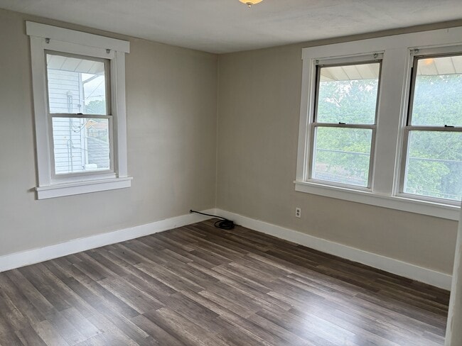 Building Photo - 2807 Homehurst Ave