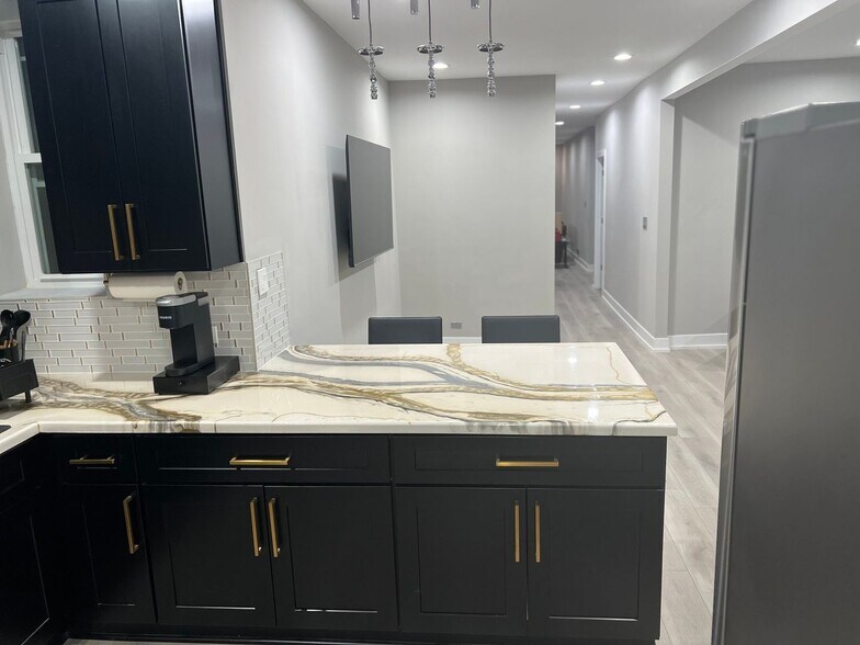 Building Photo - 1863 S Karlov Ave