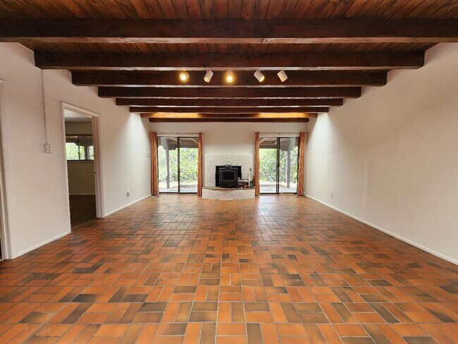 Building Photo - 1207 Cll Luna