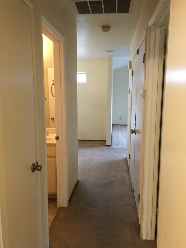 Building Photo - Great 2 Bedroom 2 Bath Condo in Seaside